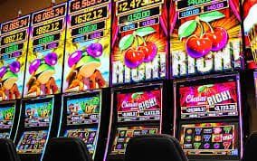 Casino-style table games and live dealer entertainment on rebet